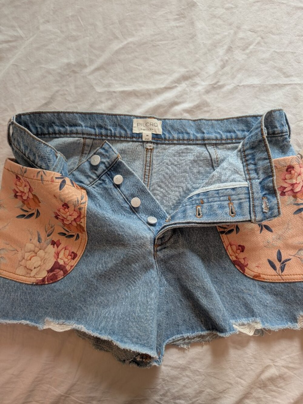 NWT Anthropologie Pilcro Floral Patch Denim Shorts in Size 29 - Picture 8 of 15